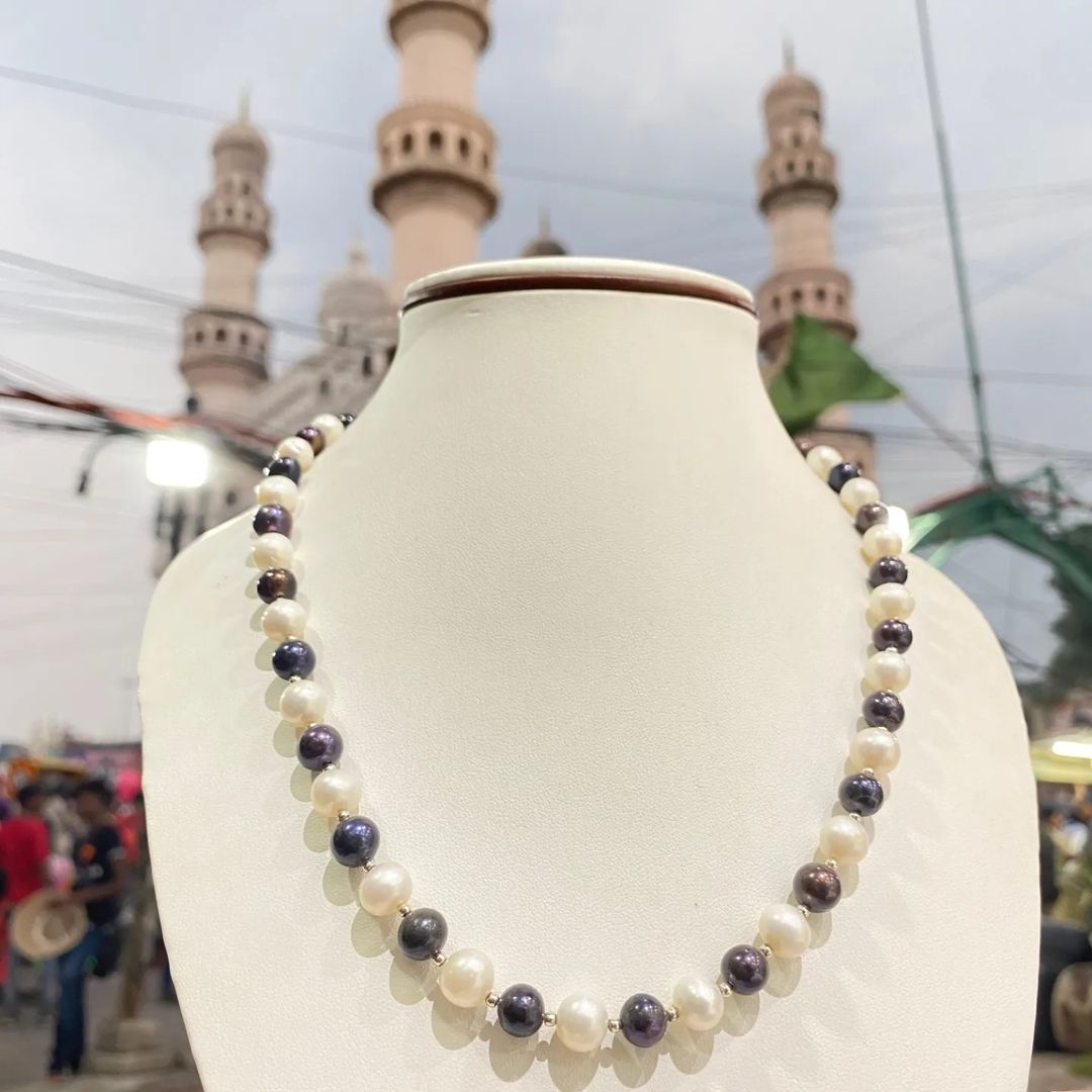 Single Line Black and White Pearl Necklace