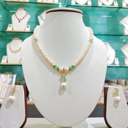 A classic Single Line Pearls Set, featuring smooth and lustrous pearls arranged in a single elegant row for a refined look.