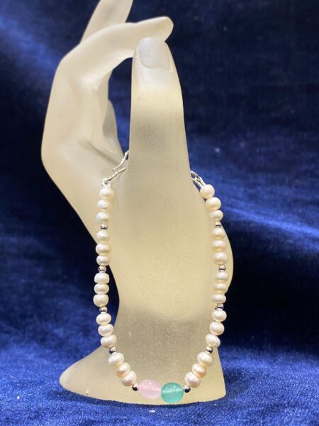 Pearl Trio Bracelet featuring three elegant pearls in a timeless and versatile design.