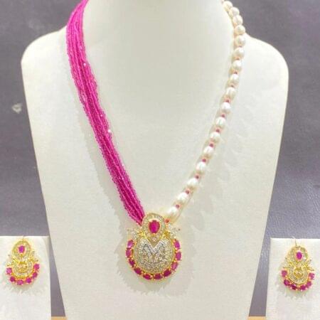 Elegant pearls and beads necklace set, combining sophistication with modern design for every occasion.
