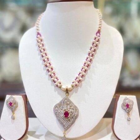 Fancy pearl necklace set