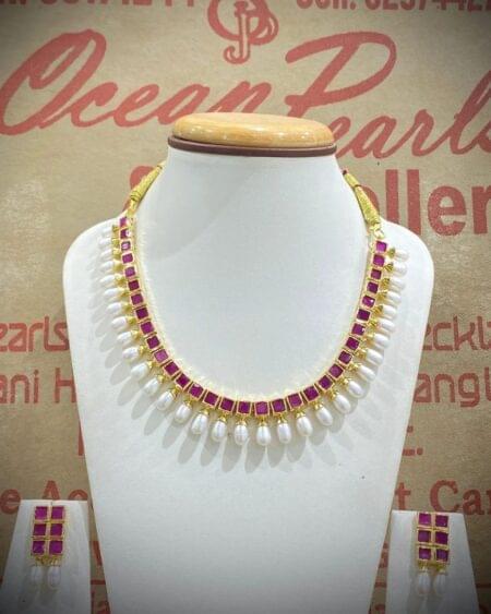 Stone and Pearls Necklace