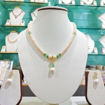 A classic Single Line Pearls Set, featuring smooth and lustrous pearls arranged in a single elegant row for a refined look.