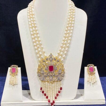 Elegant Middle Pendant Pearls Set featuring a central pendant with pearls, perfect for a refined and sophisticated look on any occasion.