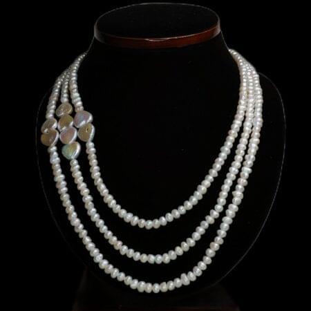 Elegant three-line pearls featuring natural heart-shaped pearls, adding a touch of love and sophistication to your jewelry collection.