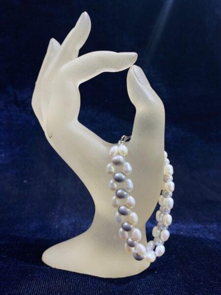 Pearl Duo Elegance Bracelet featuring white and golden pearls in a stunning design.