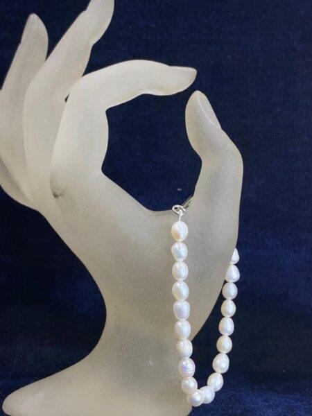 Pearl Elegance Bracelet showcasing classic pearls in a sleek, timeless design.