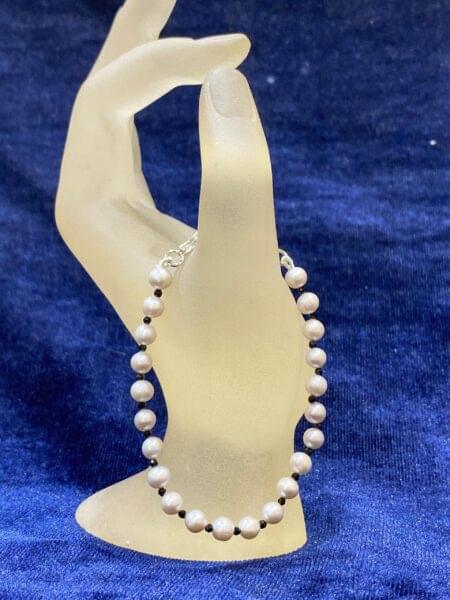 Elegant Pearl and Onyx Bracelet featuring a classic black and white design for timeless sophistication.