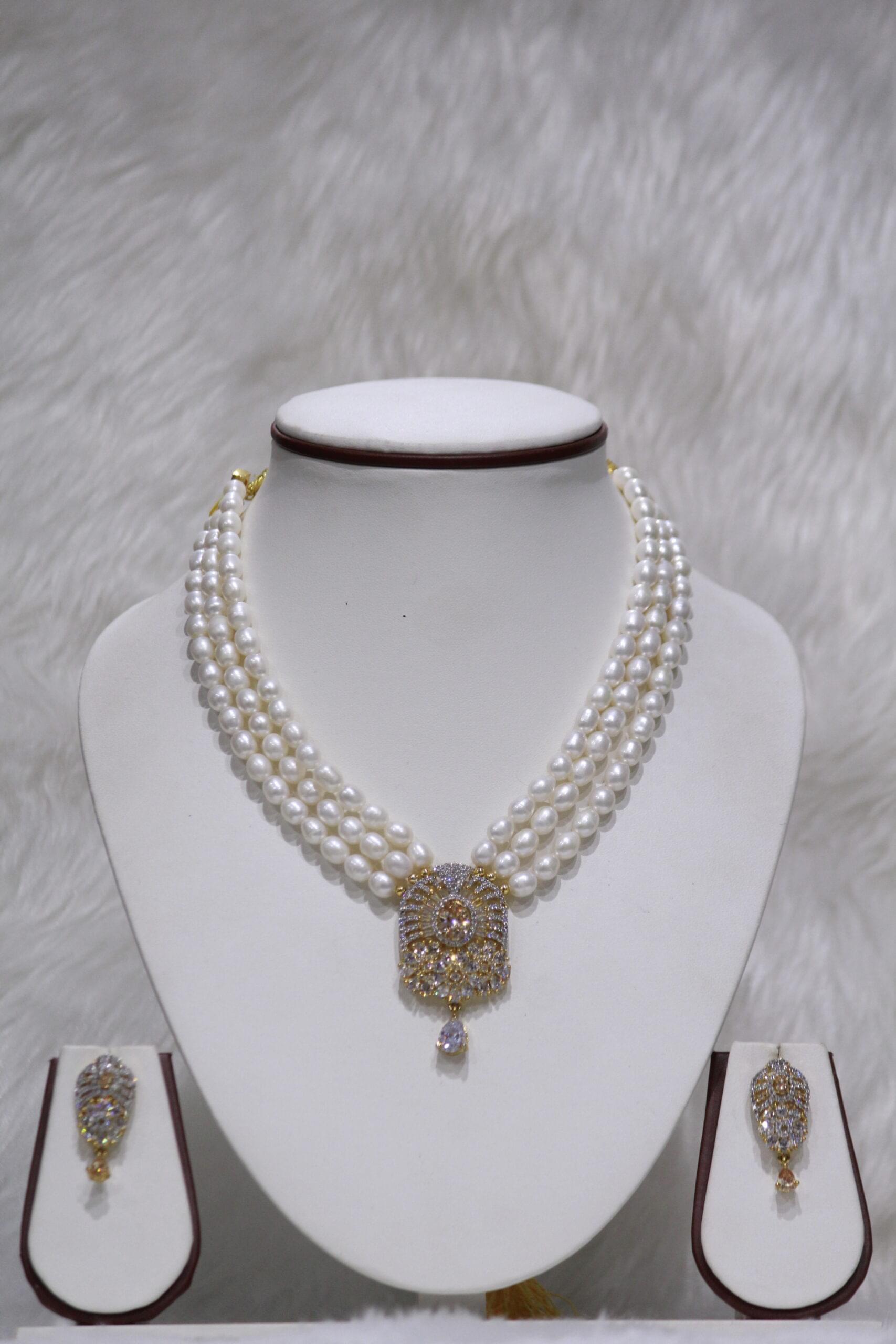 Three-Layered Pearl Necklace Set