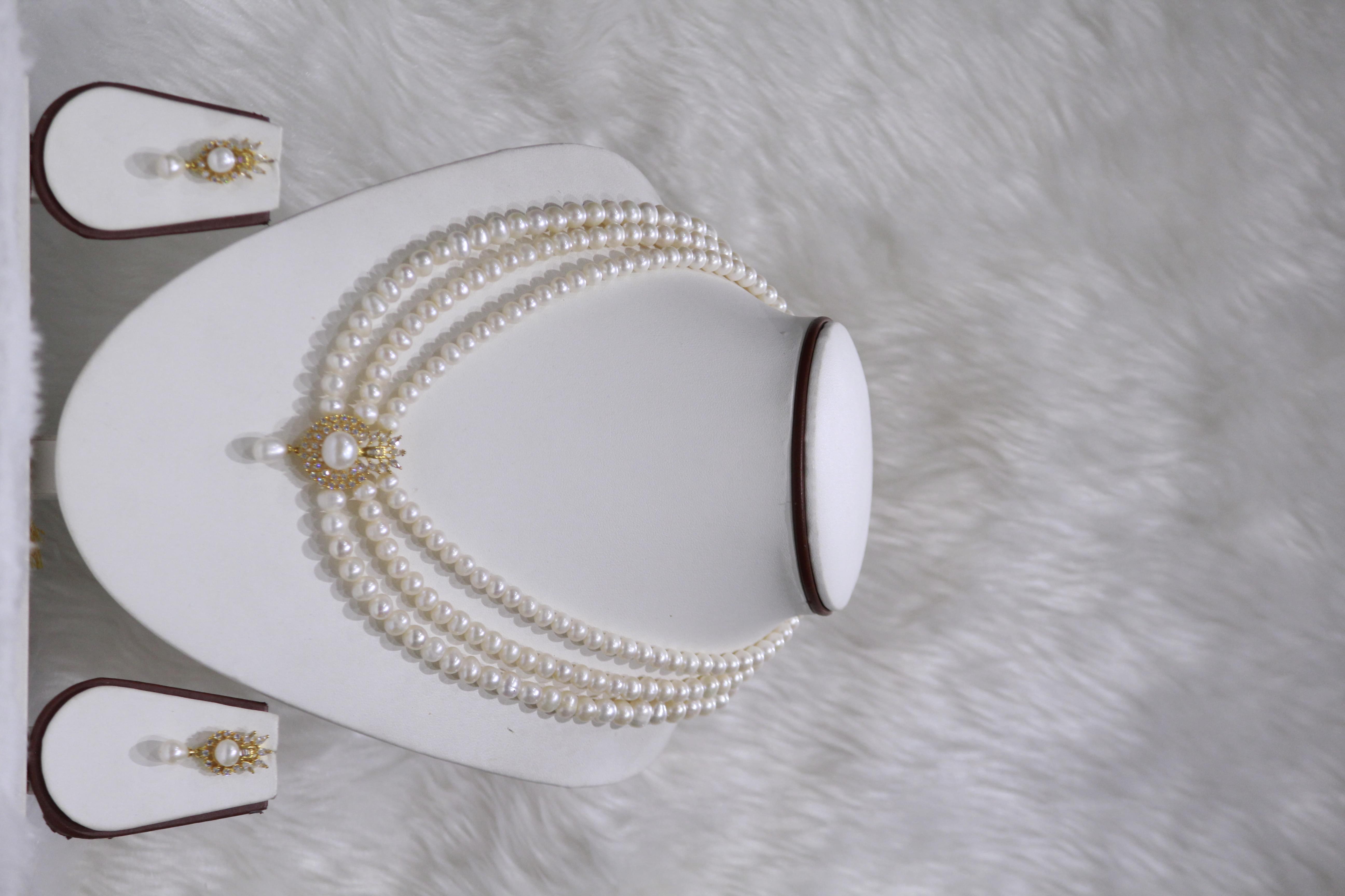 Three-Layered Pearl Necklace Set